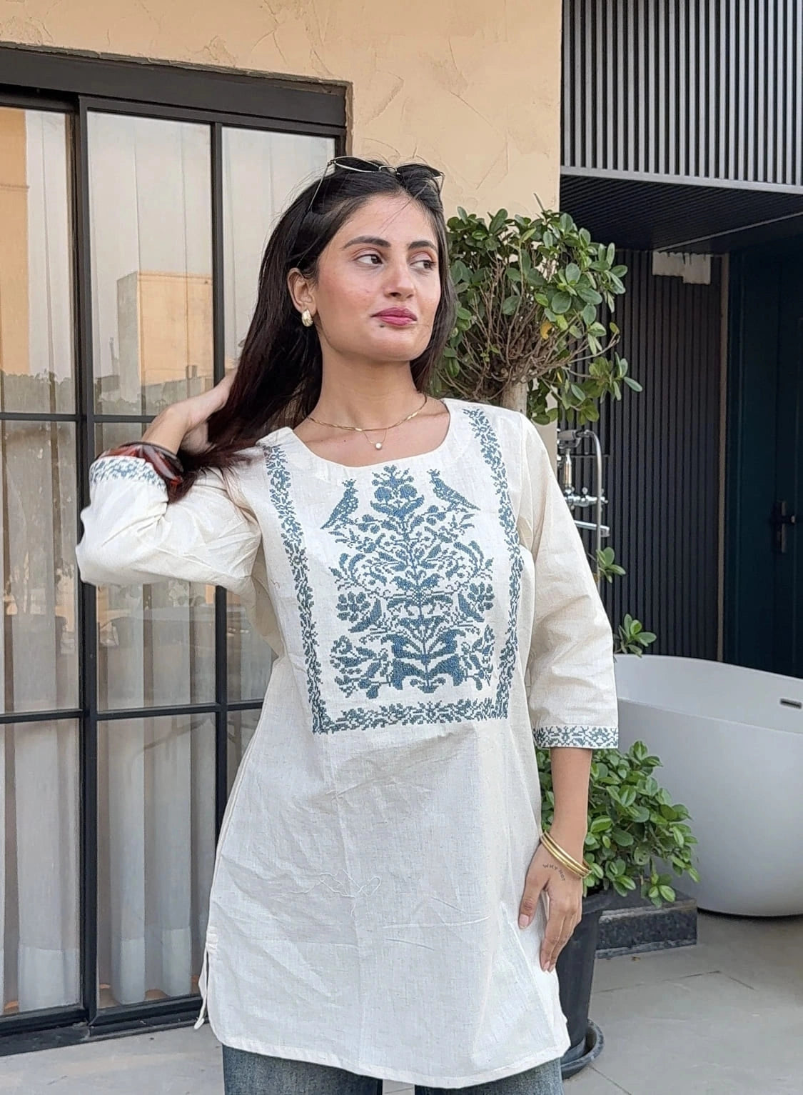 Zehra – Ivory Blue Linen Short Kurti